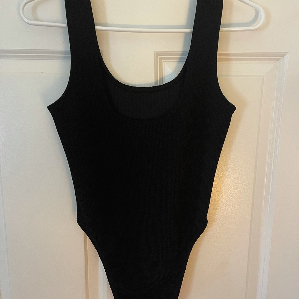 Women’s Size US 6 Missguided Black Bodytop.